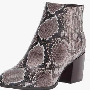 Blondo Snakeskin Waterproof Ankle Boot Sz.9